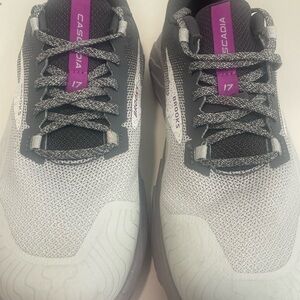 Brooks Cascadia 17 Women's Athletic Shoes - Gray and Purple